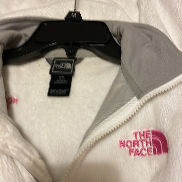North Face jacket!! 🩷 - Picture 2 of 4